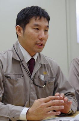 取締役本社企画部長　藤原芳夫氏