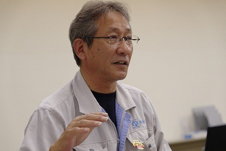 取締役製造部長兼本社工場長の国分英二